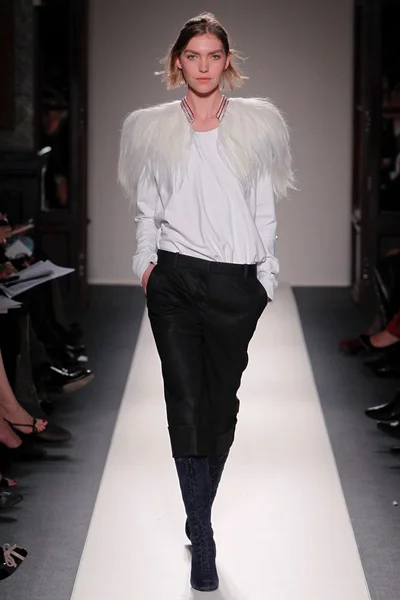 Look 19